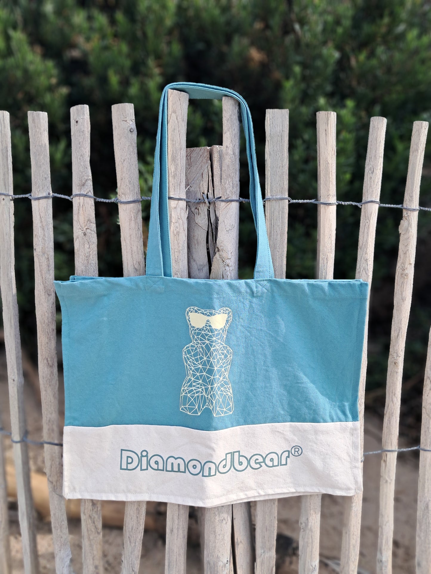 Two-tone tote